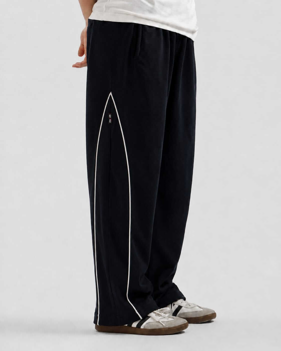 BLACK PIPING LOOSE FIT TROUSER